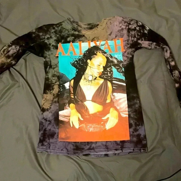 Aaliyah Tops - Aaliyah tie dye shirt size s